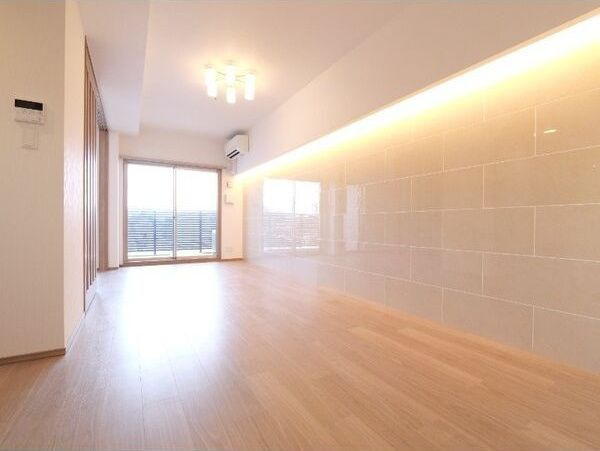 プレジオ西中島ASIANの居間・リビング