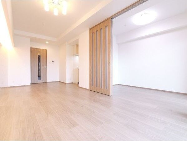 プレジオ西中島ASIANの居間・リビング