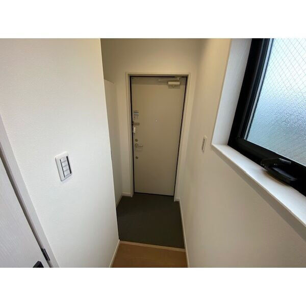 ルナ大久保駅前の玄関