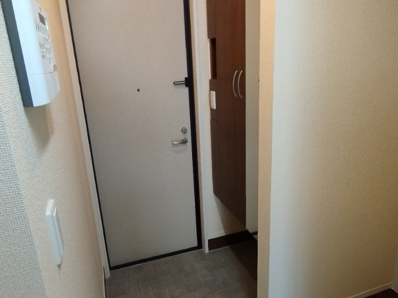 フォーブル小針の玄関