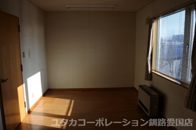 【和室】 | 緑ケ岡4丁目32-327，329売家 | 床の間の付いた癒しの和室で、ゆったりとくつろいでください♪