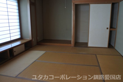 【和室】 | 緑ケ岡4丁目32-327，329売家 | 床の間の付いた癒しの和室で、ゆったりとくつろいでください♪