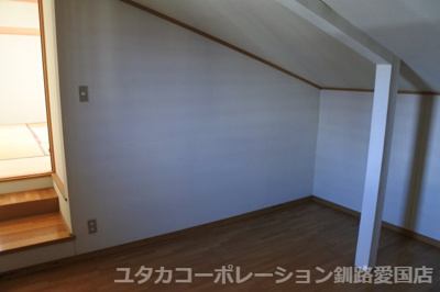 【収納】 | 緑ケ岡4丁目32-327，329売家 | 2階和室奥のな納戸スペースになります。お荷物が多くても安心☆