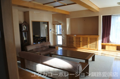 【居間・リビング】 | 緑ケ岡4丁目32-327，329売家