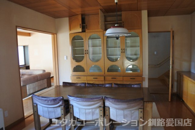 【ダイニング】 | 緑ケ岡4丁目32-327，329売家 | ゆとりのダイニングスペース、お食事の家族の会話もはずみます♪