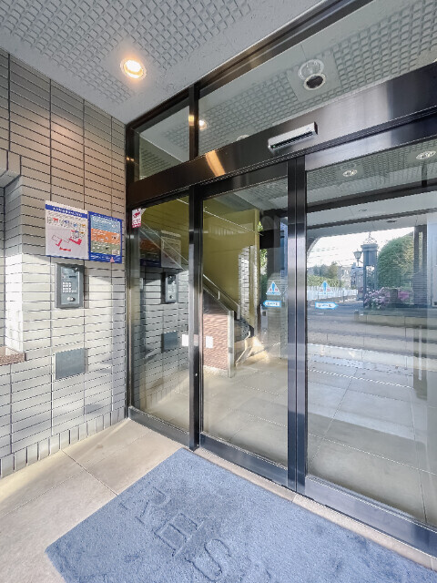 レジディア吉祥寺のエントランス