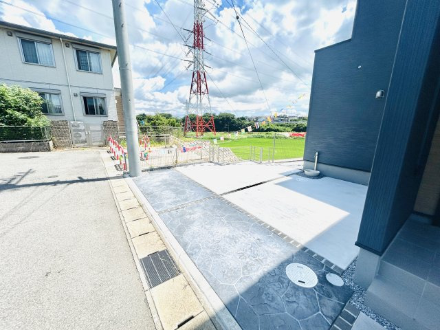グラファーレ四街道市鹿渡４期の前面道路含む現地写真