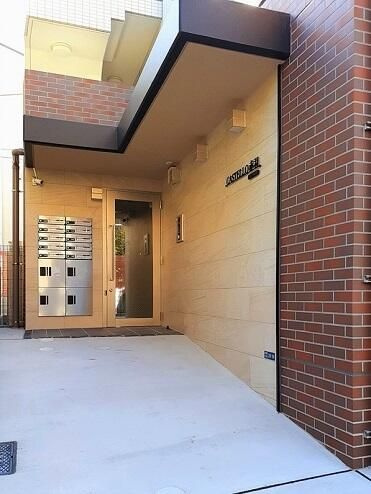 カステロ赤羽のエントランス