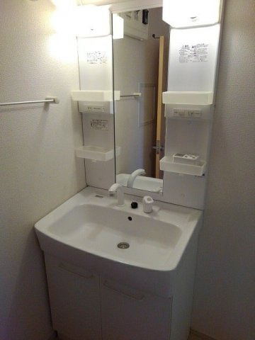 ラプレの洗面所|ゆったりとスペースのある洗面所