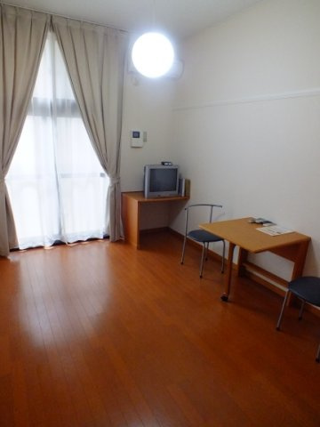 レオパレスオークス　Ａの居間・リビング|ゆったりとしたリビングです