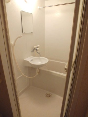 レオパレスオークス　Ａの浴室|バス・トイレ別