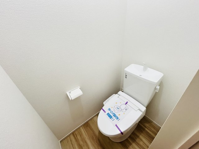 新築　高崎市矢中町　2号棟のトイレ|現地写真　節水タイプのウォシュレット付きトイレ、水道料節約に一役買います！
