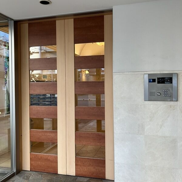 ブルームライフ新栄(旧:クレジデンス新栄)のエントランス