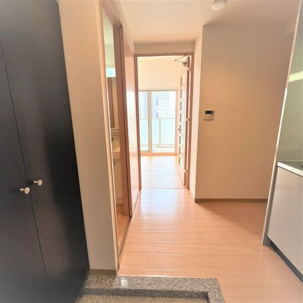 ブルームライフ新栄(旧:クレジデンス新栄)の玄関