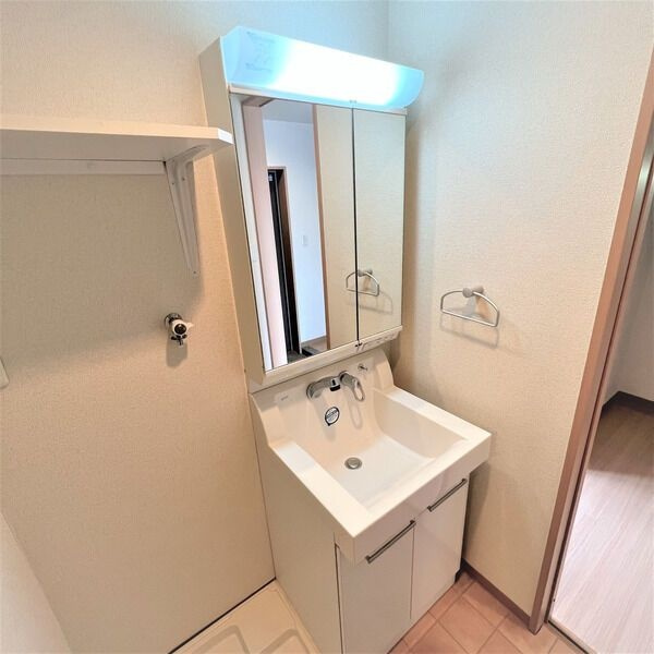 ブルームライフ新栄(旧:クレジデンス新栄)の独立洗面台