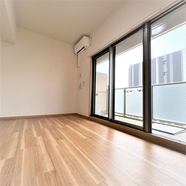 ブルームライフ新栄(旧:クレジデンス新栄)の居間・リビング