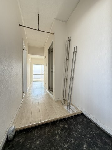 茜マンションの玄関