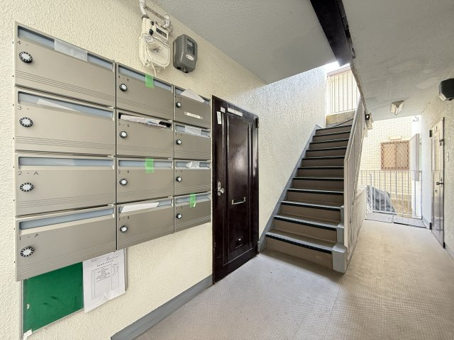 茜マンションのエントランス