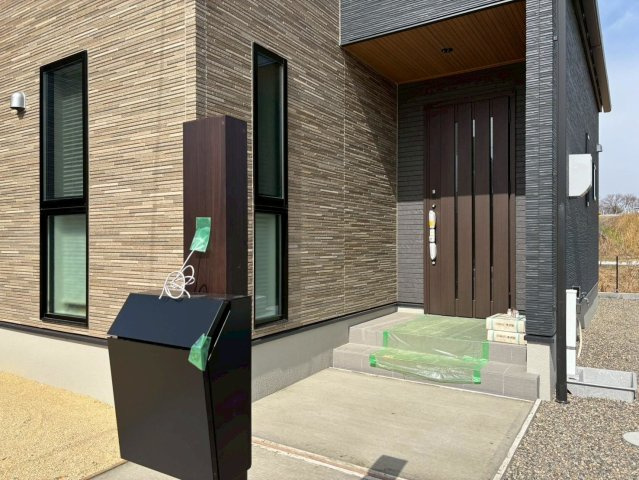 タマタウン　瑞穂市本田（本田小Ⅱ）　全3区画分譲の玄関|玄関ドアの鍵はディンプルキーと内側はサムターンキーになっており防犯性の高い仕様になっています。