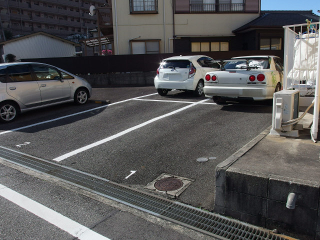 メゾン錦Ａの駐車場