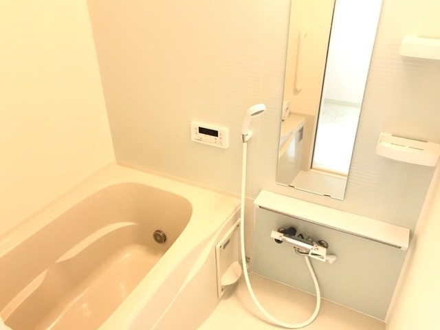 稲城市矢野口のアパートの浴室