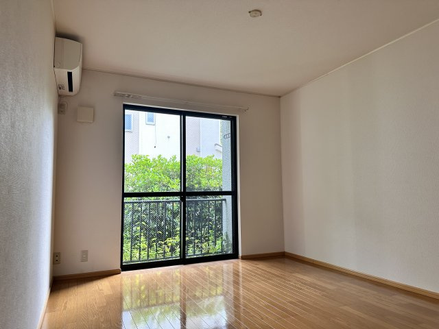 川崎市麻生区上麻生５丁目のアパートの居間・リビング|※他部屋参考写真