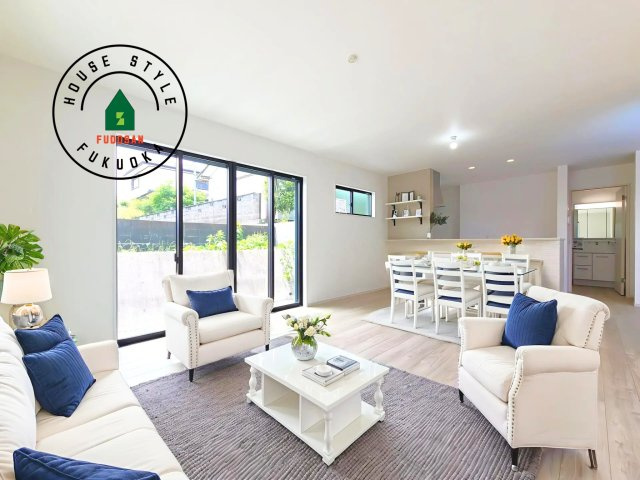 福岡市東区千早2丁目第5-2棟(2号棟)の内観：施工例|多くの時間を過すことになるリビングだからこそ、いつも穏やかな空間・解放感が味わえ毎日が充実します。