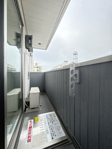 トリシア遠里小野のバルコニー