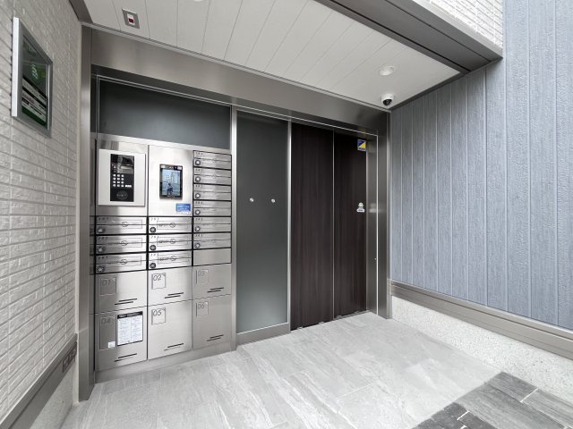 トリシア遠里小野のエントランス