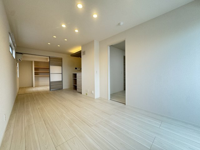 トリシア遠里小野の居間・リビング