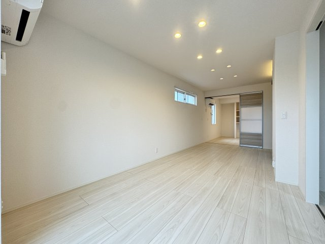 トリシア遠里小野の洋室