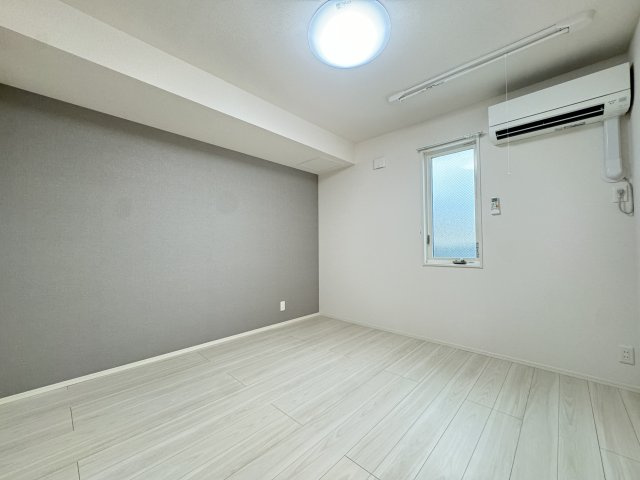 トリシア遠里小野の洋室