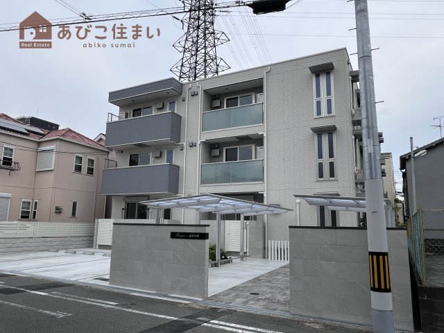 トリシア遠里小野の外観
