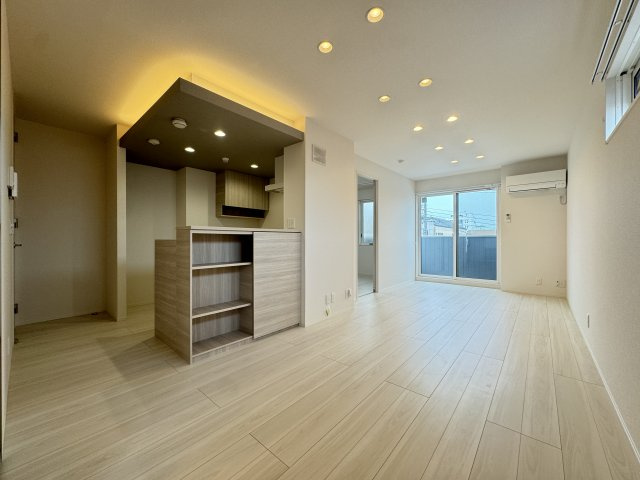 トリシア遠里小野の居間・リビング