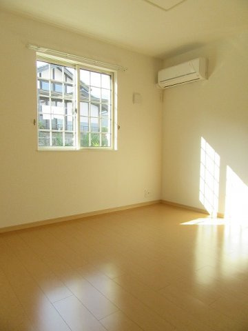 若葉Ｄの内装|明るい色調の室内です