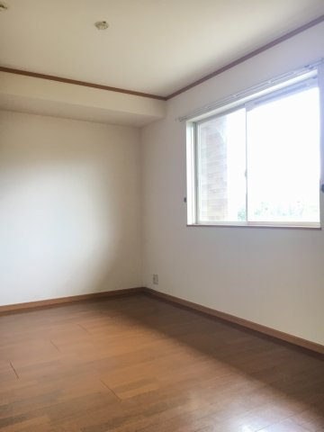 アンジェリークガーデンの内装|明るい色調の室内です