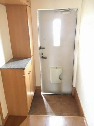 アンジェリークガーデンの玄関|収納もある玄関です