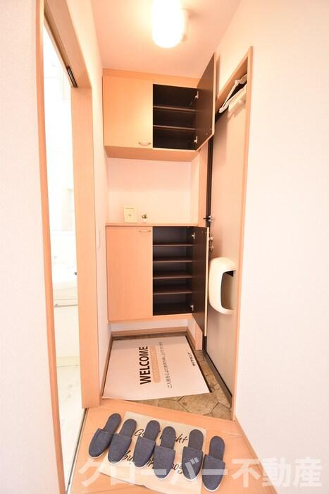 アヴァンサール 栄の玄関|玄関・シューズボックス（カウンタータイプ）