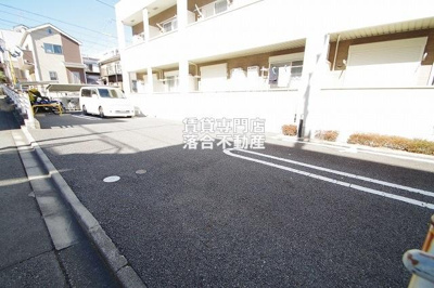 【駐車場】 | ライフ・スクウェア | 敷地内駐車場完備