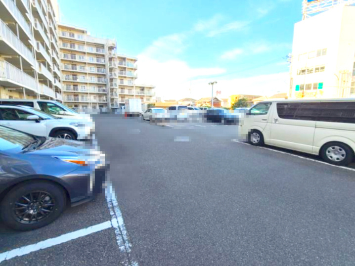エクセラート北助松の駐車場