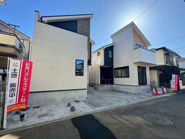 所沢市北中新築戸建　1号棟の前面道路含む現地写真|現在建築中♪2026年2月完成予定