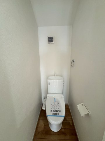 所沢市北中新築戸建　1号棟のトイレ|トイレは温水洗浄機能搭載なので、清潔に気持ち良くお使いいただけます！トイレットペーパーの節約にもなります！暖房便座で寒い日もあたたかです♪
