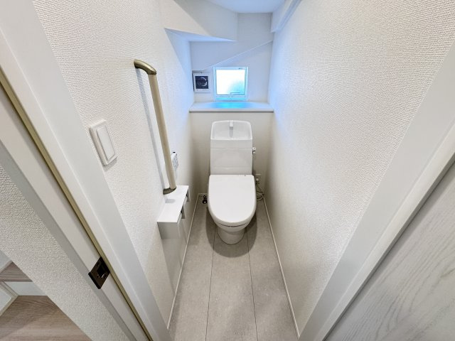 新築　高崎市石原町　Heartful　Town　1号棟のトイレ|現地写真　節水タイプのウォシュレット付きトイレ、水道料節約に一役買います！
