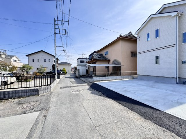 新築　高崎市石原町　Heartful　Town　1号棟の前面道路含む現地写真|現地写真　北側接道幅員約4ｍ