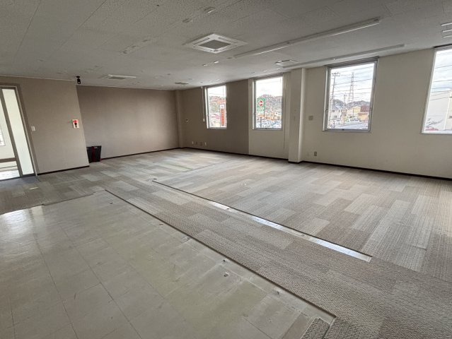 泉テナントの洋室
