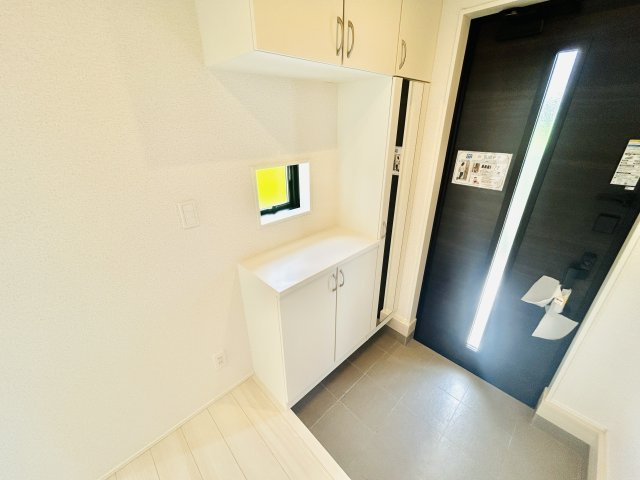 グラファーレ四街道市鹿渡４期の玄関