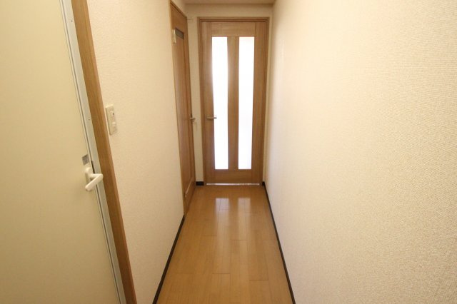 東大阪市宝持１丁目の賃貸マンションの玄関