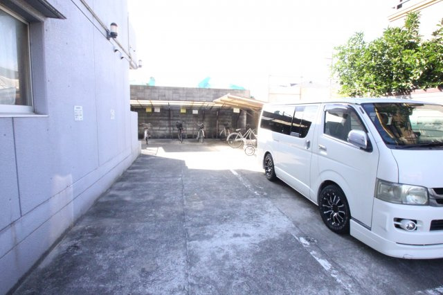 東大阪市宝持１丁目の賃貸マンションの駐車場