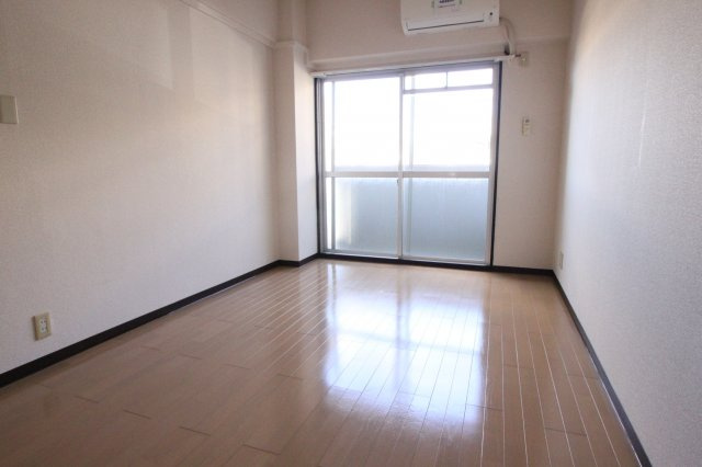 東大阪市宝持１丁目の賃貸マンションの洋室