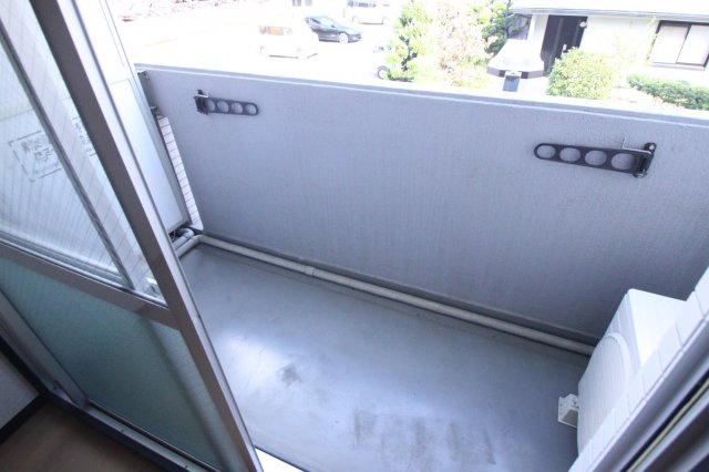 東大阪市宝持１丁目の賃貸マンションのバルコニー
